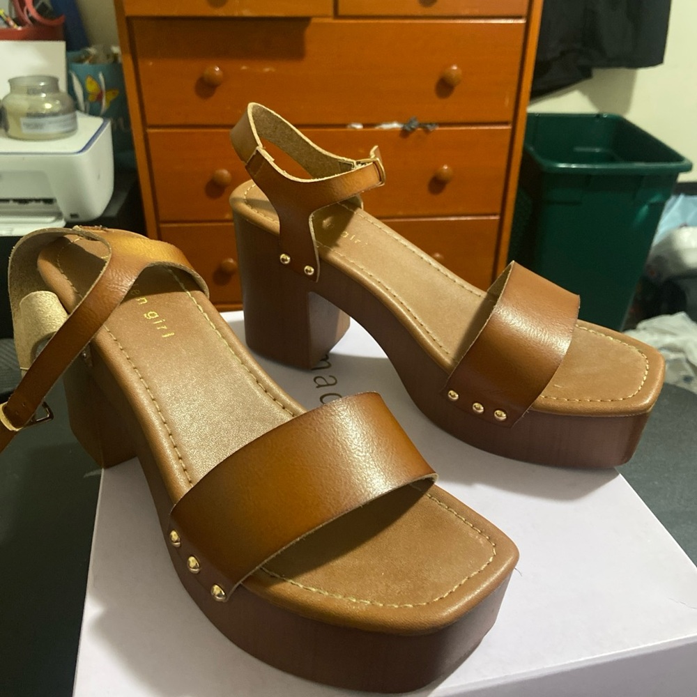Madden Girl Tan Platform Sandals - Picture 2 of 5